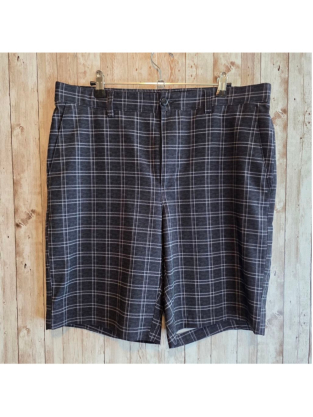 Men's PGA TOUR Gray Plaid Flat Front Shorts Waist 34 NWOT